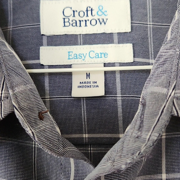 Men's Blue Checkered Short Sleeve Shirt, Size Medium - Picture 2 of 5